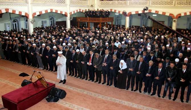 Şehitler İçin Düzenlenen Hatim Merasimine Katıldı