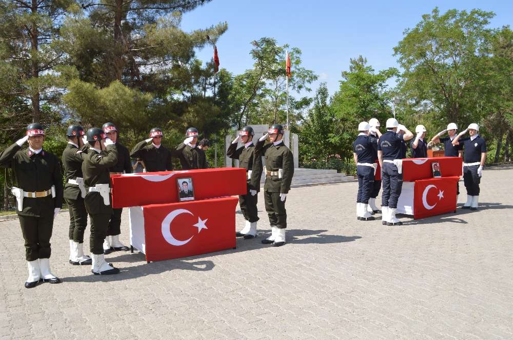 Şehitler İçin Şırnak’ta Tören Düzenlendi