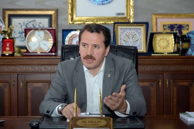 Sendikacılık Dersi Verdi: Esnafın Camı, Kaldırımın Taşı...