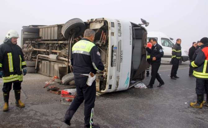 Servis Minibüsü Devrildi: 25 İşçi Yaralı