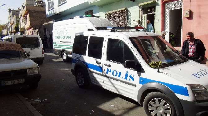 Sevgilisini Tabancayla Vurup Boğazını Kesti