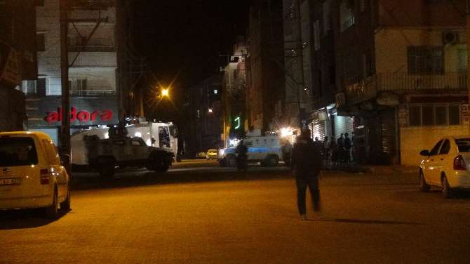 Seyyar Satıcılar İle Zabıta Arasında Bıçaklı Kavga: 2 Yaralı