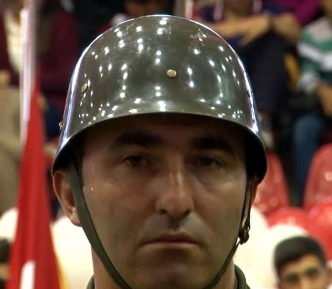 Şiir Okunurken Gözyaşlarına Güçlükle Hakim Oldu