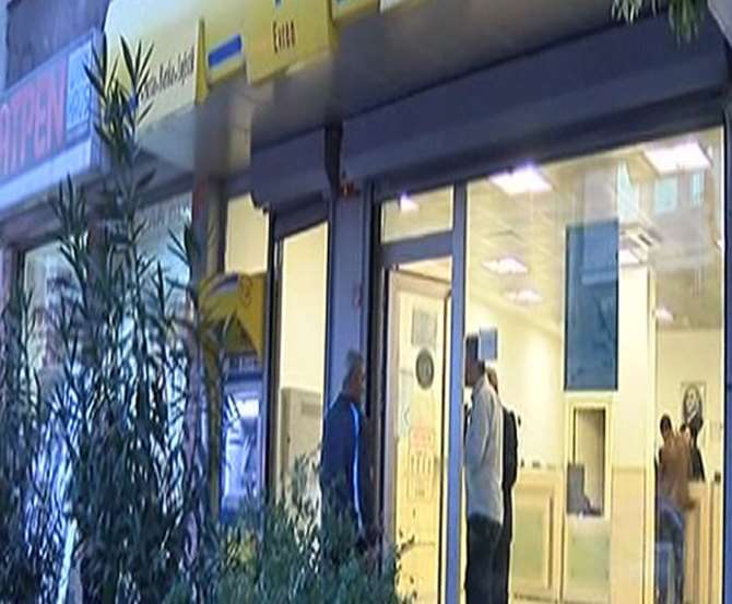 Silahlı Soyguncu 18 Bin Lirayla Kaçtı