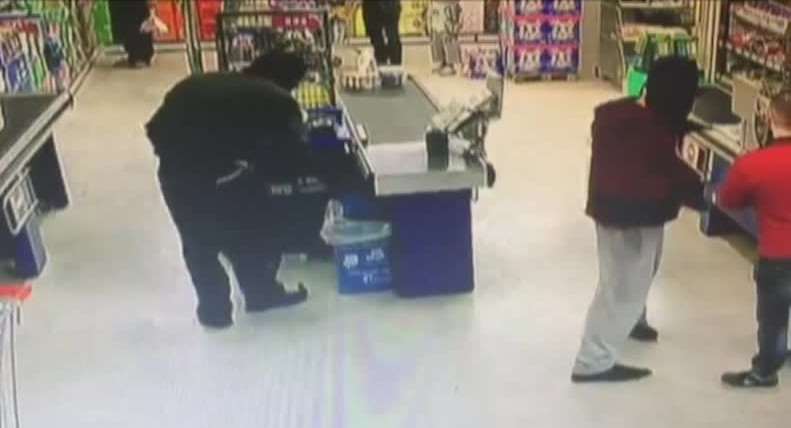 Silahlı Ve Maskeli Market Soygunu Kamerada
