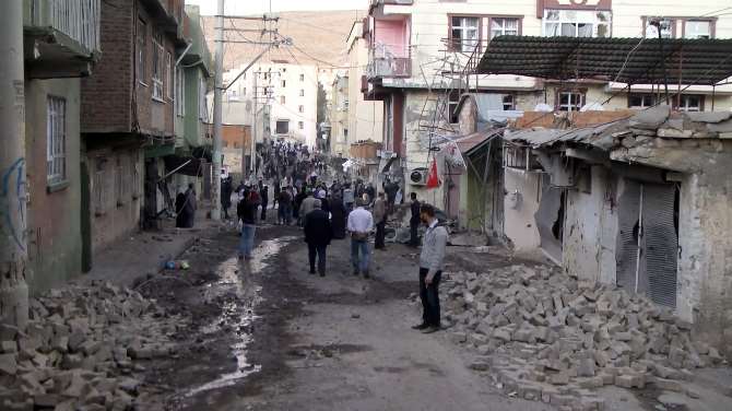 Silvan Pkk’nın İzlerini Silmeye Çalışıyor