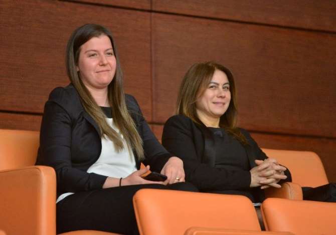 Şimşek Kürsüde Eşi Dinleyici Locasında