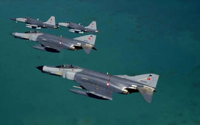 Sınırda 14 F-16 İle Devriye Uçuşu