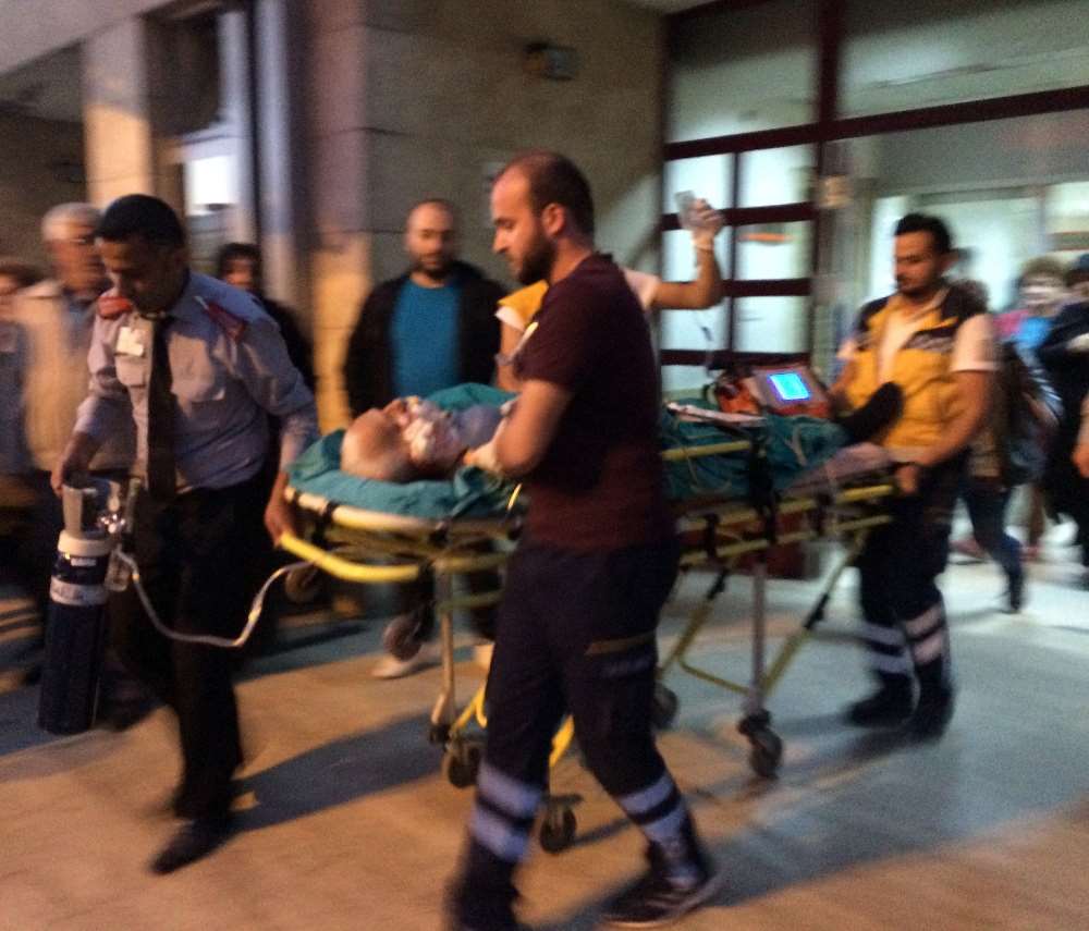 Şizofren Adam, Dayısının Boğazını Kesti
