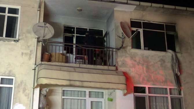 Sobayı Benzinle Yakmak İsterken Kendini Ve Evi Yaktı