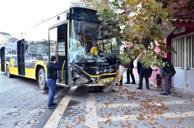 Şoför Kalp Krizi Geçirdi, Onlarca Yolcu Ölümden Döndü