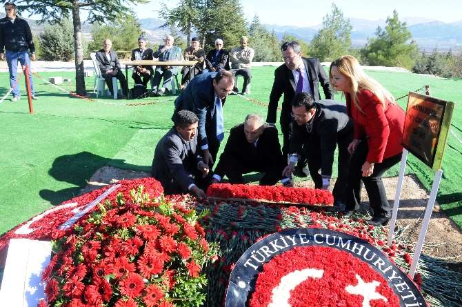 Süleyman Demirel Doğum Gününde Mezarı Başında Anıldı