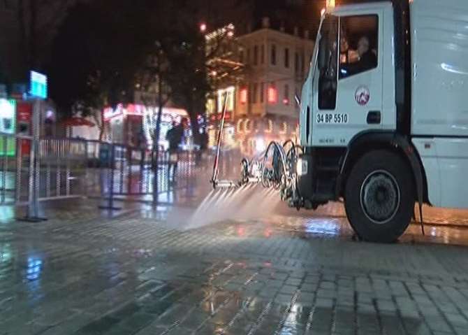 Sultanahmet’te Terörün İzleri Temizleniyor