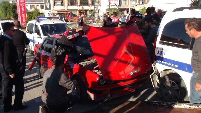 Şüpheli Araç Paniği: 2 Polis Yaralandı