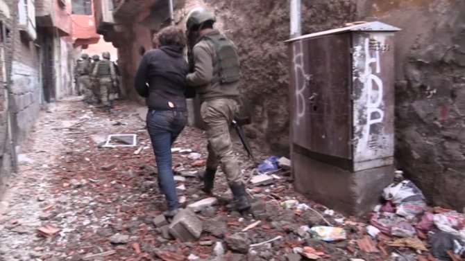 Sur’da 13 Terörist Teslim Oldu