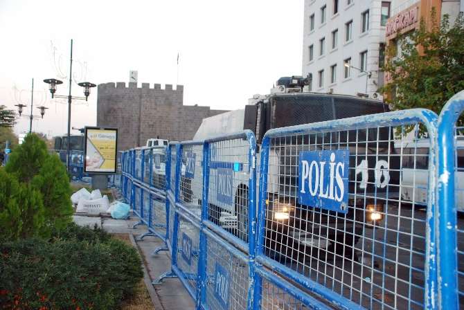 Sur’da Sokağa Çıkma Yasağı Devam Ediyor
