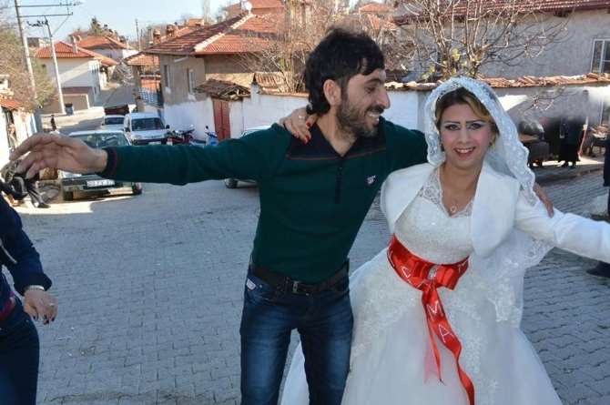Suriyeli Gelin Takılarla Kaçtı