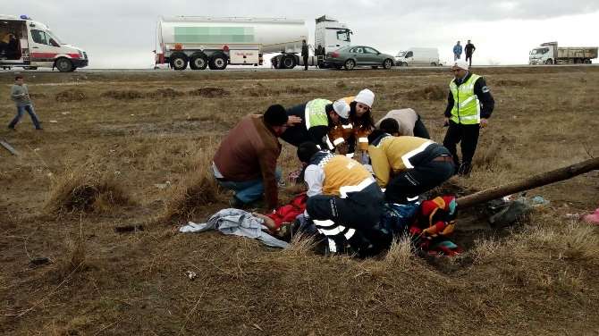 Suriyelileri Taşıyan Minibüs Kaza Yaptı: 1 Ölü, 26 Yaralı