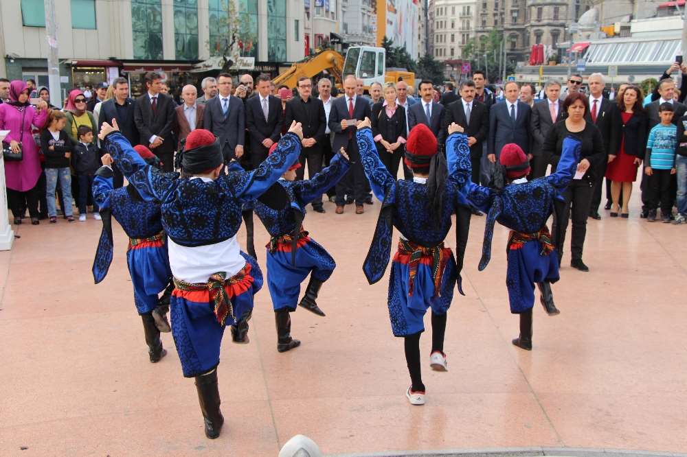 Taksim’de 23 Nisan Coşkusu