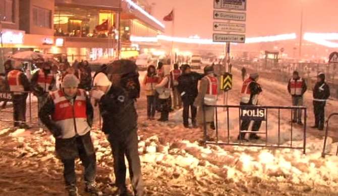 Taksim’de Meydan Girişi Trafiğe Kapatıldı