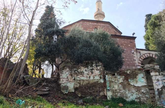 Tarihi Cami Tinercilerin Mekanı Oldu