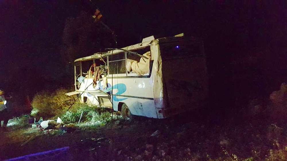 Tarım İşçilerini Taşıyan Otobüs Kaza Yaptı: 13 Yaralı