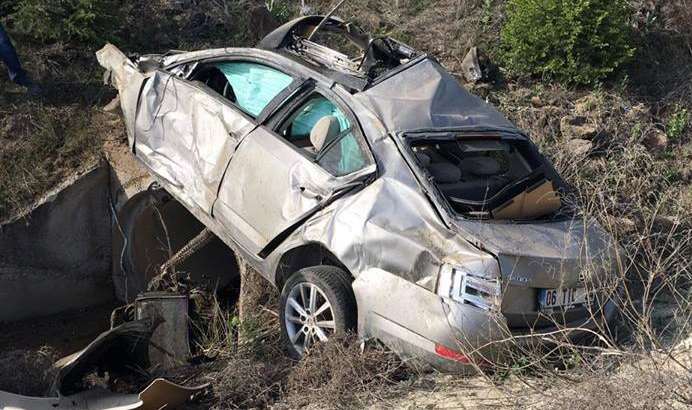 Terör Şüphesiyle Aranan Araç Kaza Yaptı: 1 Ölü