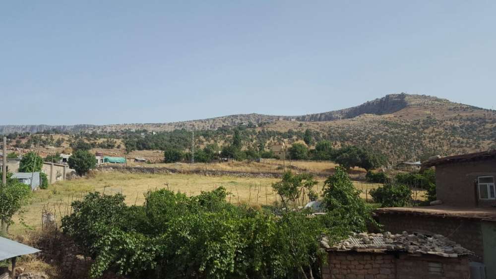 Teröristler İki Askeri Bölgeye Saldırdı