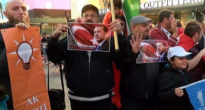 Times Meydanında Ak Parti Kutlaması