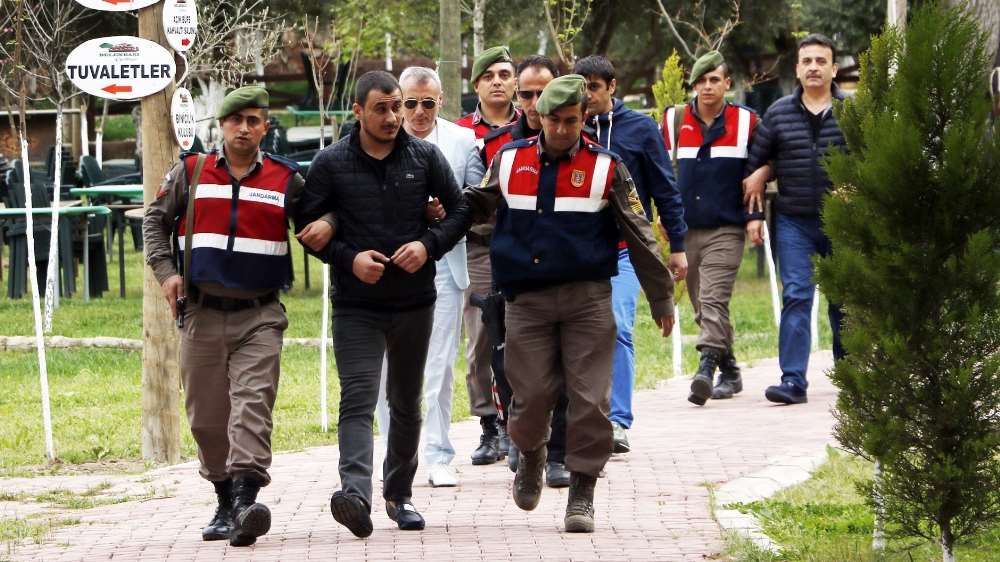 Toplantıdayken Basıldılar: 13 Gözaltı