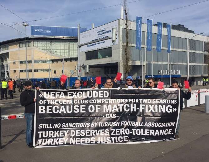 Trabzonspor Taraftarları Fıfa’ya Da Kırmızı Kart Gösterdi