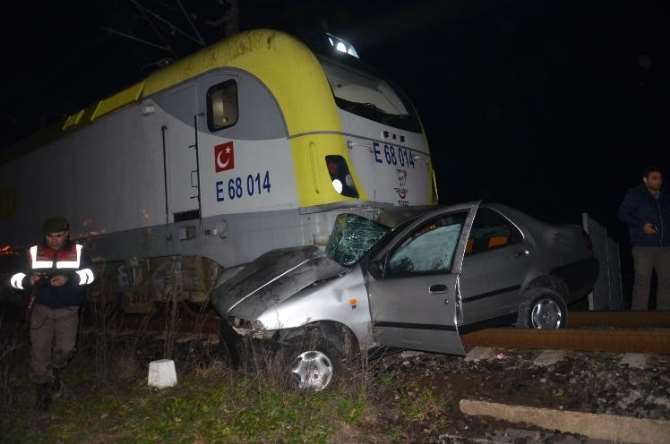Tren Otomobili Biçti: 1 Ölü