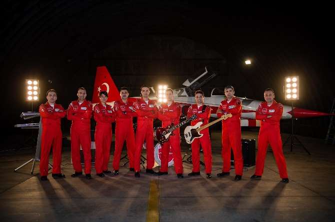Türk Yıldızları ’gökyüzü Olsam’ İle Kliplendi