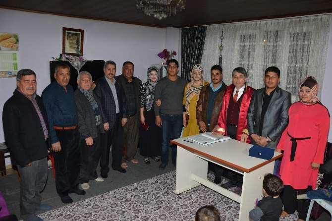 Üç Kardeşin Nikahı Aynı Anda Kıyıldı