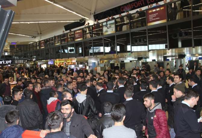 Uçak Ve Yolcu Trafiğinde Artış