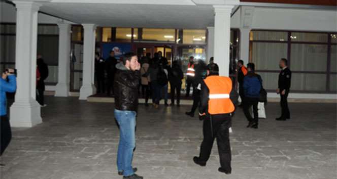 Üniversite Kütüphanesinde Bomba Alarmı