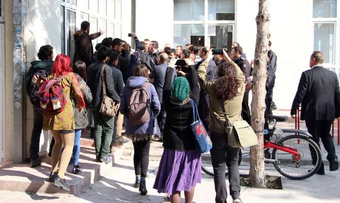Üniversitede Afiş Gerginliği: 3 Gözaltı