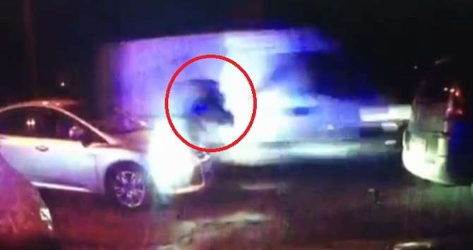 Uygulamadan Kaçan Minibüs Polise Böyle Çarptı