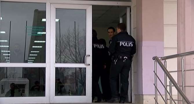Üzerimde Bomba Var Diye Bağırınca Ortalık Karıştı
