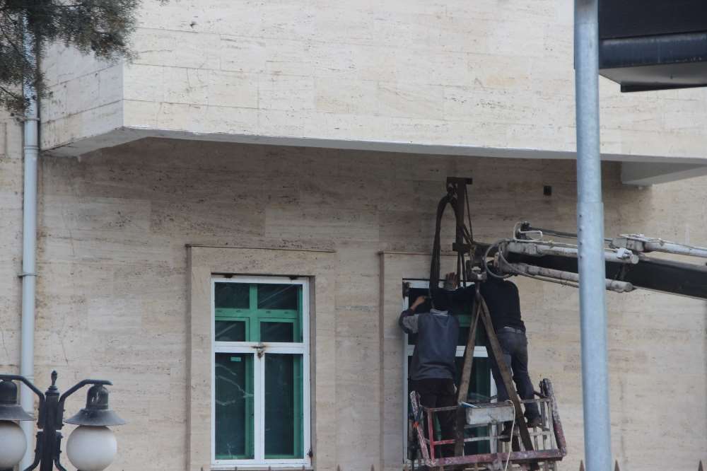 Valilik Binasına Kurşun Geçirmez Cam