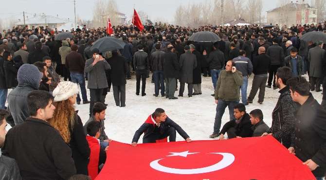Van Şehidini Uğurladı