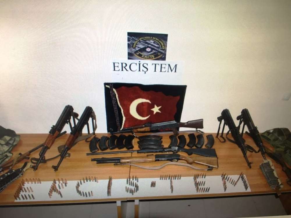 Van’da Çok Sayıda Silah Ve Mühimmat Ele Geçirildi