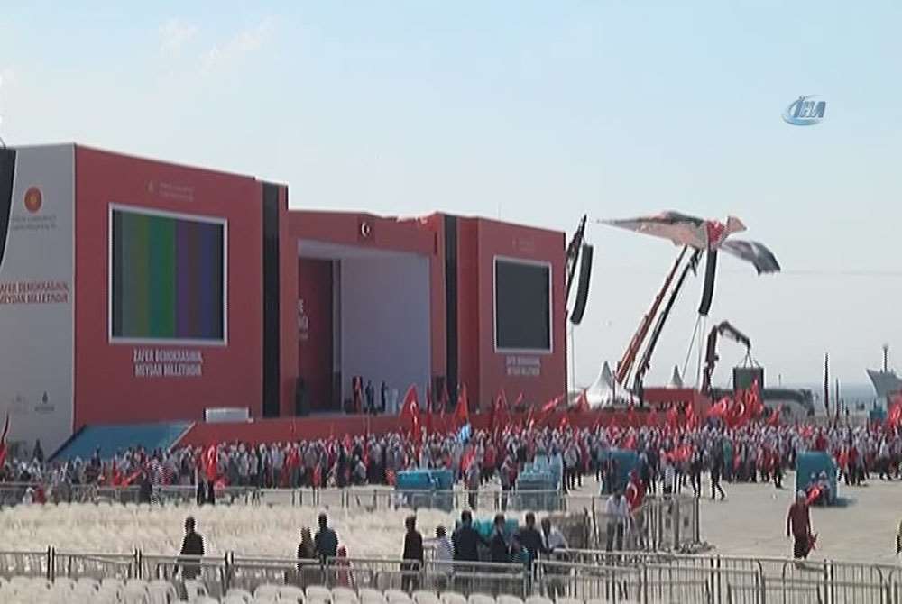 Vatandaşlar Yenikapı’ya Koşuyor