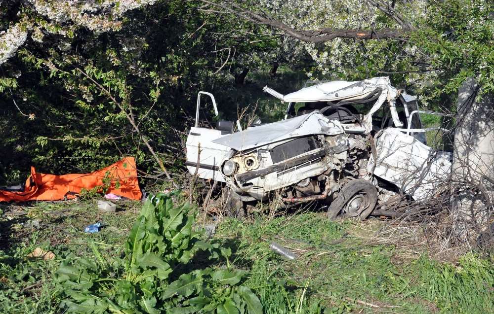 Yaralı Halde Araçtan Çıkıp Yola Kadar Süründü !