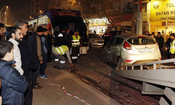 Yaralı Sürücü Aracı Bırakıp Kaçtı