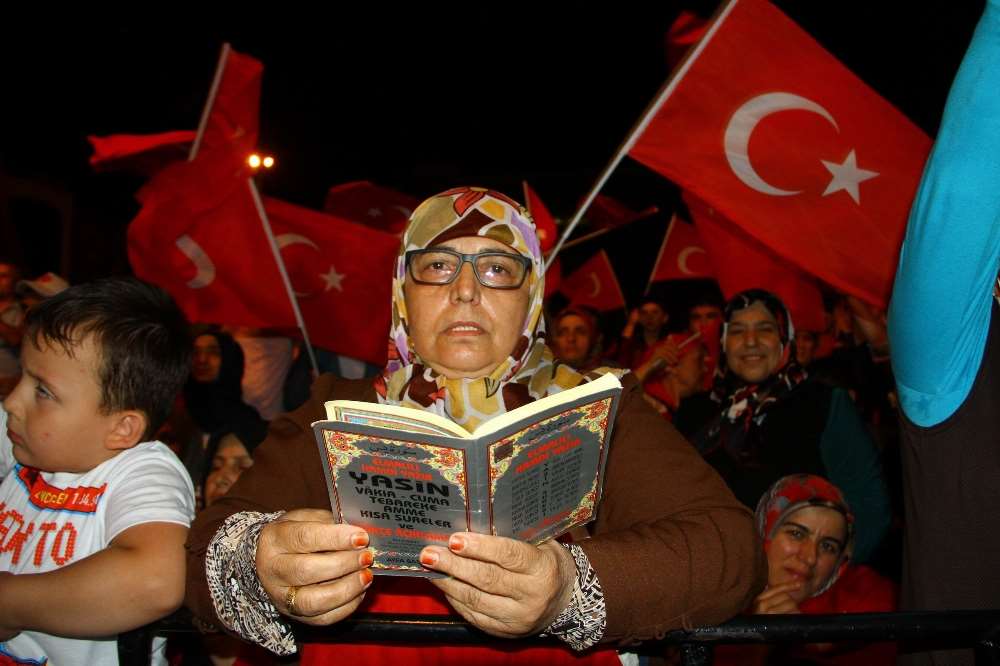 Yaşlı Kadından Gülen’e Erkeksen Türkiye’ye Gel Çağrısı