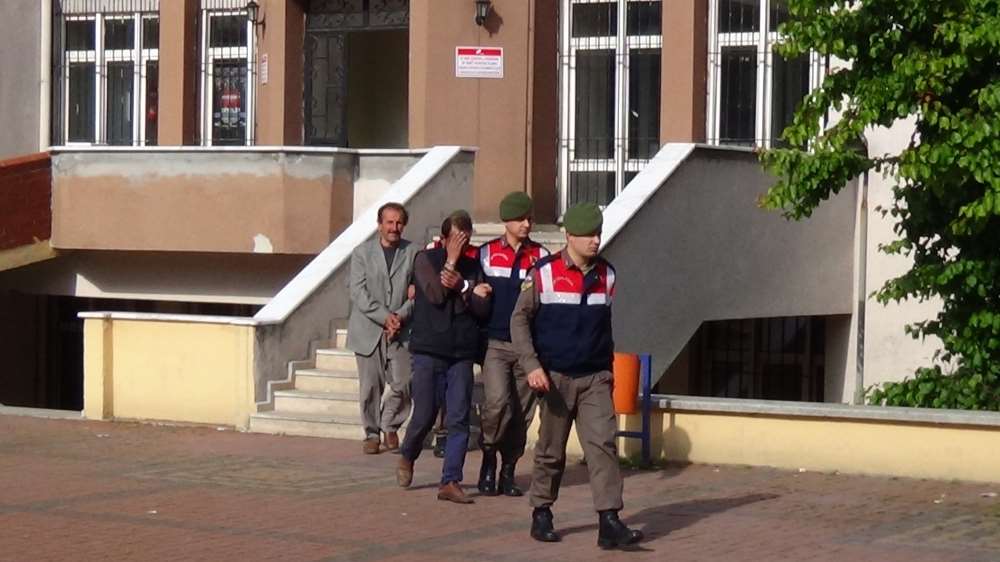 Yatağın Altında Yakalandılar !