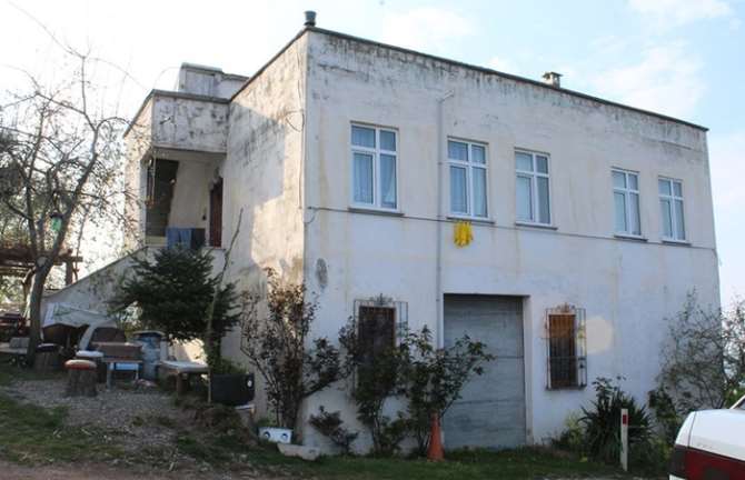 Yeğenini Alnından Vurdu
