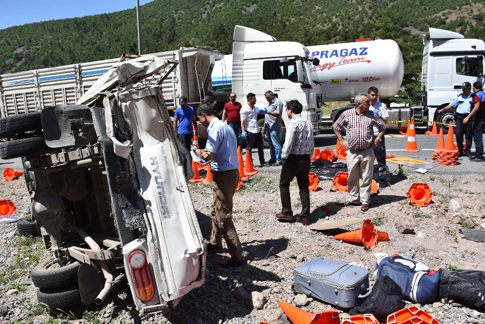 Yol Çalışması Yapan Ekibe Tır Çarptı: 1 Ölü, 1 Yaralı