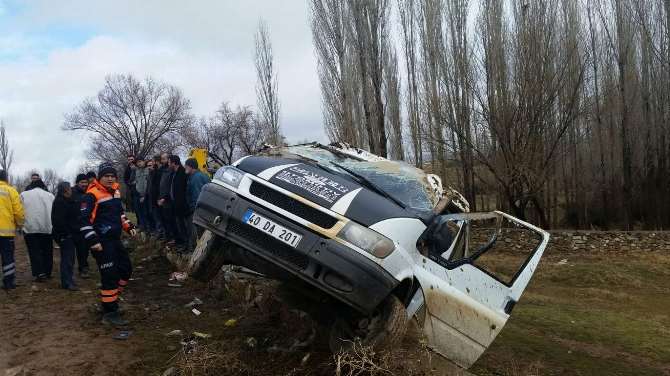 Yolcu Minibüsü Devrildi: 12 Yaralı